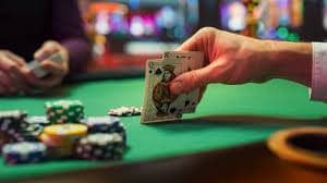 iwet bet မြန်မာ ကစားသမားများ mobile ဖြင့်ကစားနေသည်